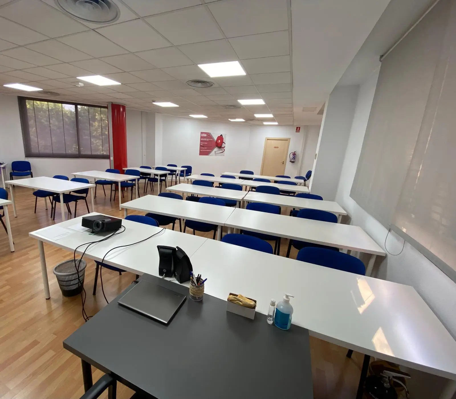 Aula económica en Madrid para formación, talleres o exámenes